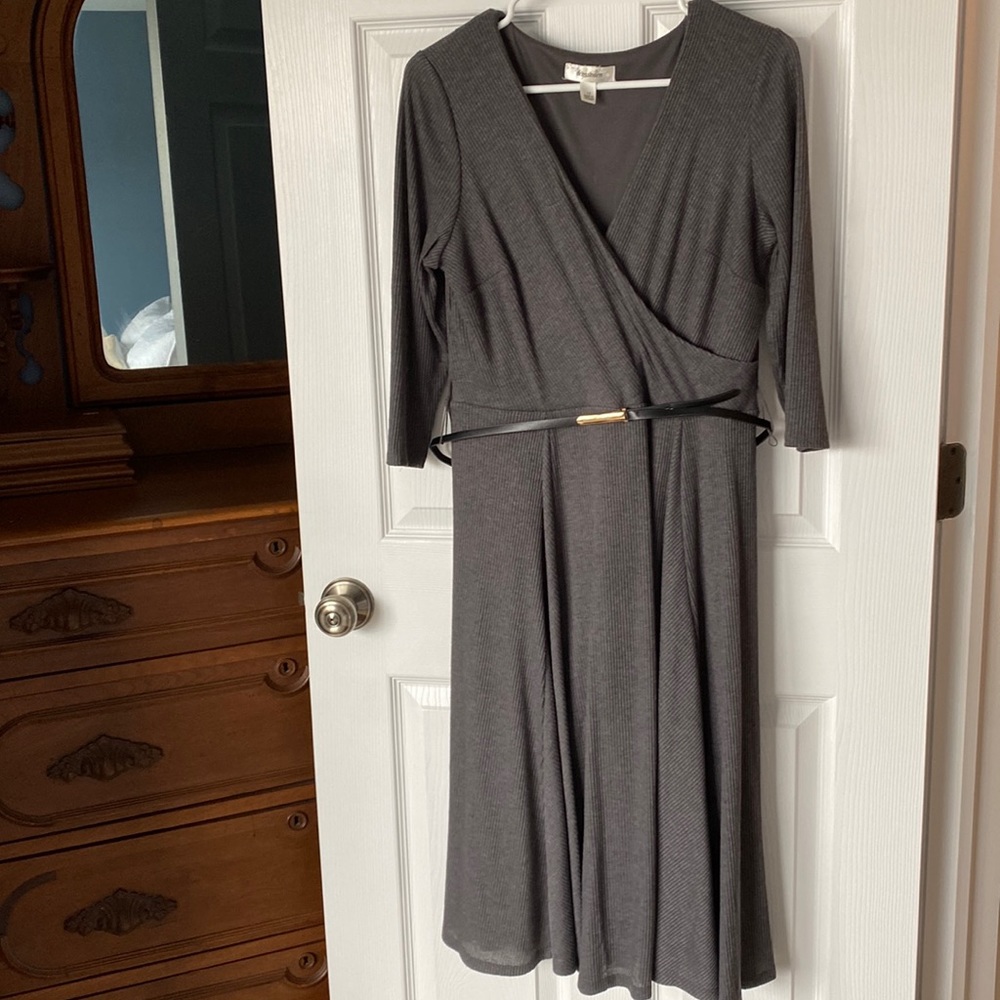 Dress Barn faux wrap dress- ribbed grey - 3/4 sleeves - size 12 - w/ belt!